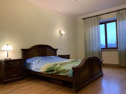 Rent an apartment in Kyiv on the St. Zhylianska 30а per $1300 