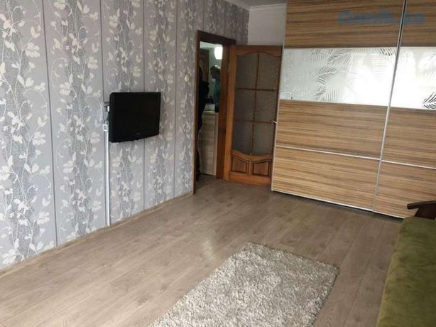 Rent an apartment in Kyiv on the St. Azovska per 5200 uah. 