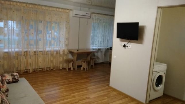 Rent daily a room in Berdiansk on the St. Italiiska per 500 uah. 