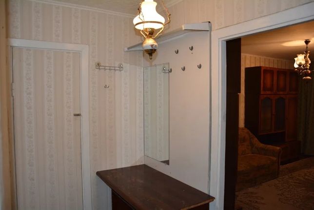 Rent an apartment in Kyiv on the St. Bratyslavska 12 per 8500 uah. 