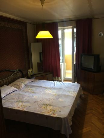 Rent an apartment in Chernivtsi on the St. Heroiv Maidanu per €200 