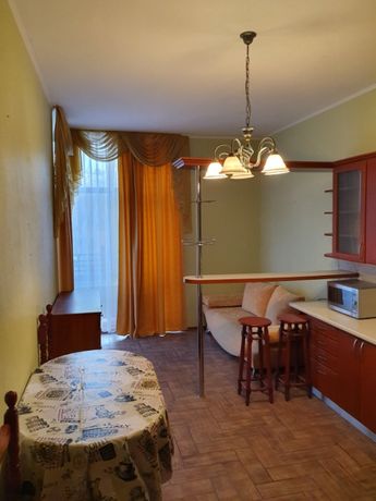 Rent an apartment in Kyiv on the St. Yevhena Konovaltsia 1 per 15500 uah. 