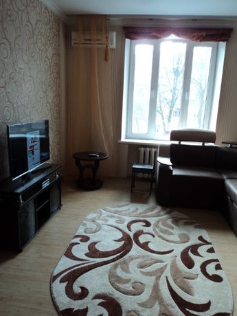 Rent an apartment in Zaporizhzhia on the Avenue Sobornyi 171 per 8000 uah. 