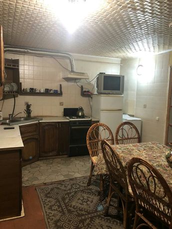 Rent daily a house in Kamianske per 400 uah. 