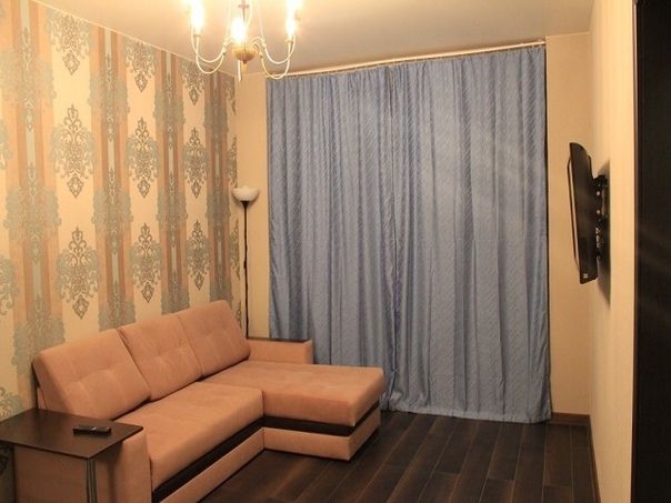 Rent an apartment in Dnipro on the Avenue Dmytra Yavornytskoho 104 per 3900 uah. 