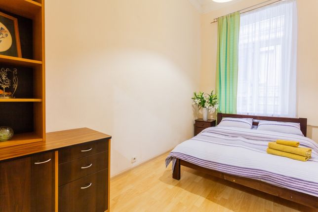 Снять посуточно квартиру в Киеве на Михайловская площадь за 890 грн. 