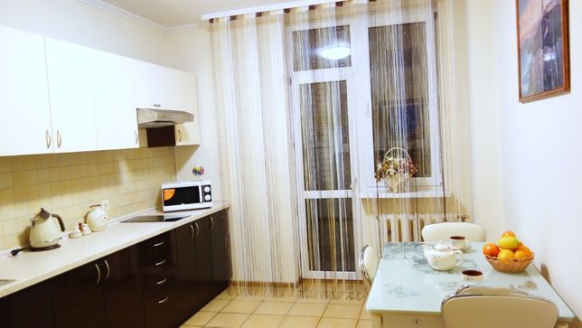 Rent daily an apartment in Kyiv on the St. Akhmatovoi Anny 22/20 per 700 uah. 