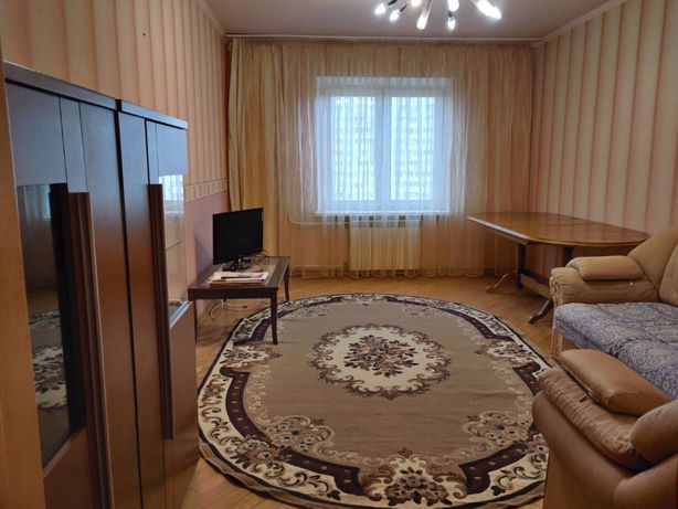 Зняти квартиру в Києві на вул. Драгоманова 8-а за 14500 грн. 