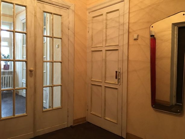 Зняти кімнату в Києві біля ст.м. Площа Льва Толстого за 2100 грн. 