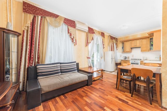 Rent daily an apartment in Odesa on the Soborna square per 900 uah. 