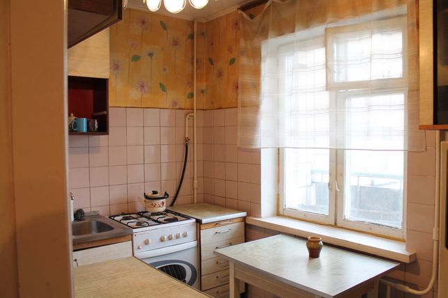 Rent daily an apartment in Kyiv on the Solomianska square per 500 uah. 