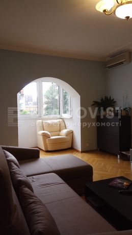 Rent an apartment in Kyiv on the St. Zhylianska 54 per $800 