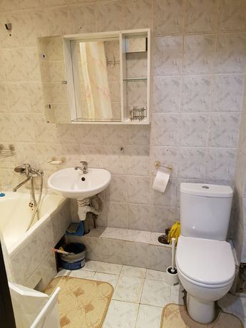 Rent an apartment in Kyiv near Metro Vyrlitsa per 8000 uah. 