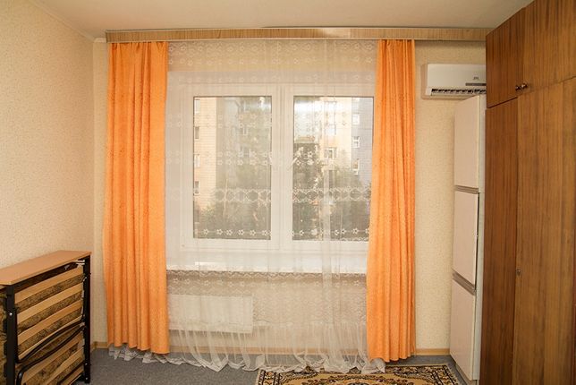 Rent a room in Kyiv on the St. Stalskoho Suleimana 28 per 4900 uah. 