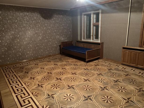 Rent a room in Kyiv on the St. Draizera Teodora 38 per 4500 uah. 