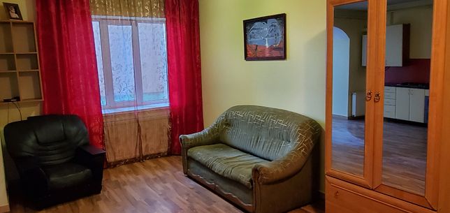 Rent an apartment in Chernivtsi on the St. Karmeliuka Ustyma per 6500 uah. 