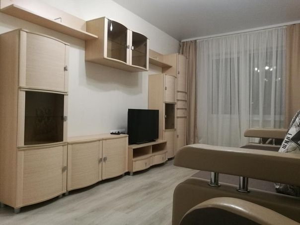 Rent an apartment in Dnipro on the Avenue Dmytra Yavornytskoho 96 per 4000 uah. 