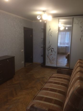 Rent an apartment in Kyiv on the Avenue Vidradnyi 2 per 10000 uah. 