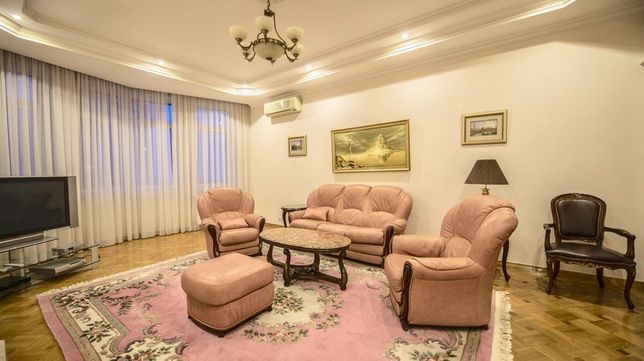 Rent an apartment in Kyiv near Metro Pecherska per $2000 