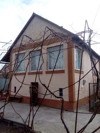 Зняти будинок в Києві на вул. Першого Травня 10 за 8000 грн. 