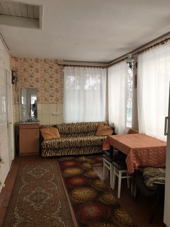Зняти будинок в Києві на вул. Першого Травня 10 за 8000 грн. 