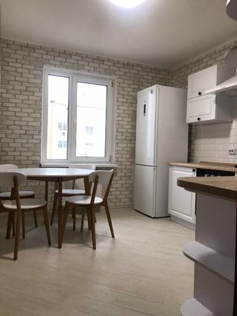 Rent an apartment in Kyiv on the St. Zelena per 15000 uah. 