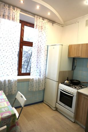 Rent an apartment in Kyiv on the St. Paskhalina Yuriia 10 per 12000 uah. 