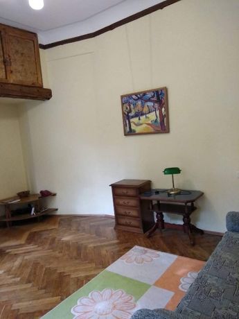 Rent an apartment in Kyiv on the lane Chekhovskyi 9 per 13500 uah. 