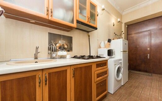 Rent daily an apartment in Lviv on the St. Halytska per 650 uah. 