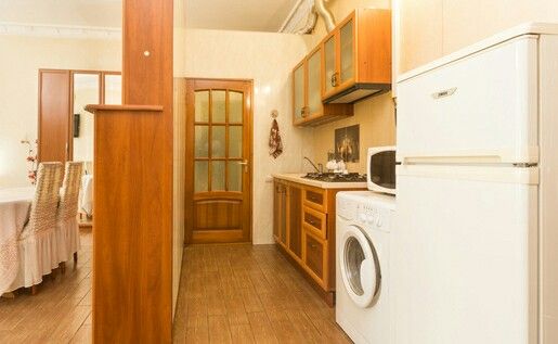Rent daily an apartment in Lviv on the St. Halytska per 650 uah. 