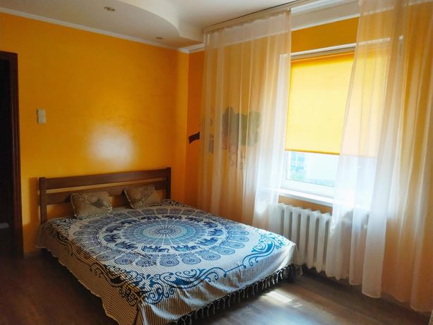 Rent an apartment in Kyiv on the St. Urlivska 17 per 12500 uah. 