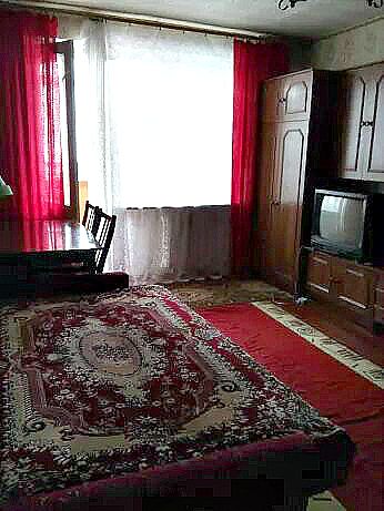 Rent an apartment in Chernihiv on the St. Lotna per 2000 uah. 