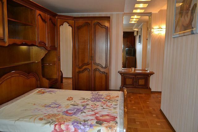 Rent daily an apartment in Kharkiv in Nemyshlianskyi district per 800 uah. 