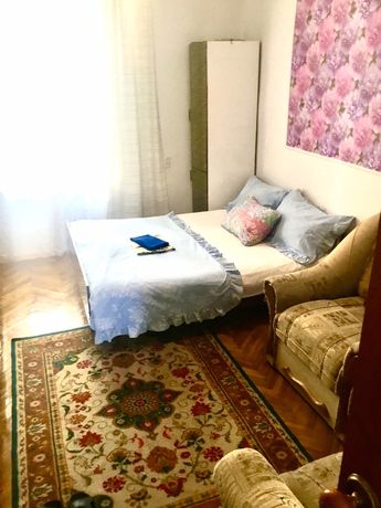 Rent daily an apartment in Lviv on the Rynok square 5 per 350 uah. 