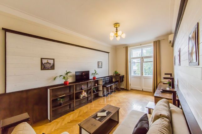 Rent daily an apartment in Kyiv on the St. Sofiivska 16/16 per 1100 uah. 