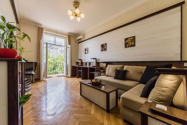 Rent daily an apartment in Kyiv on the St. Sofiivska 16/16 per 1100 uah. 