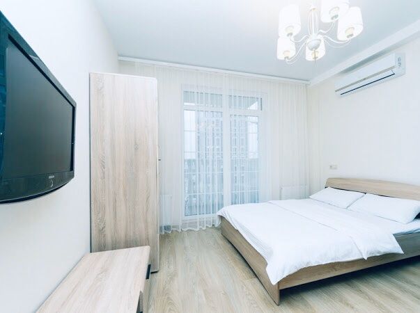 Rent daily an apartment in Kyiv on the St. Maksymovycha Mykhaila 24-А per 800 uah. 