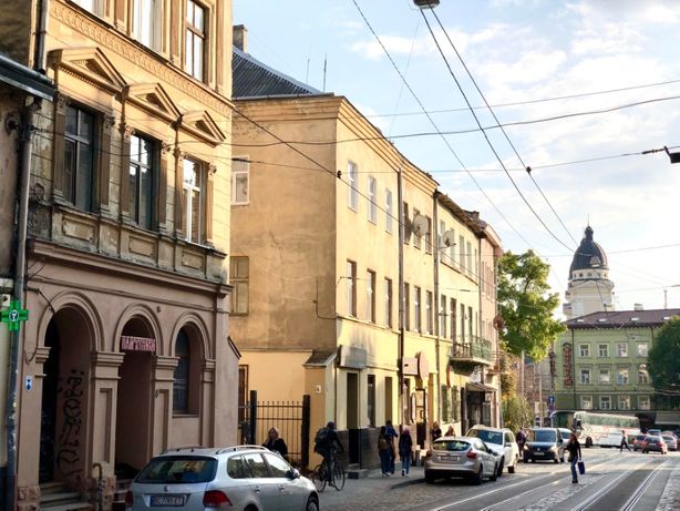 Rent daily an apartment in Lviv on the St. Bohdana Khmelnytskoho 8 per 650 uah. 