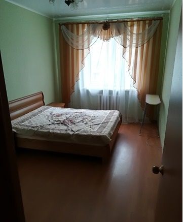 Rent an apartment in Dnipro on the Avenue Bohdana Khmelnytskoho per 5500 uah. 