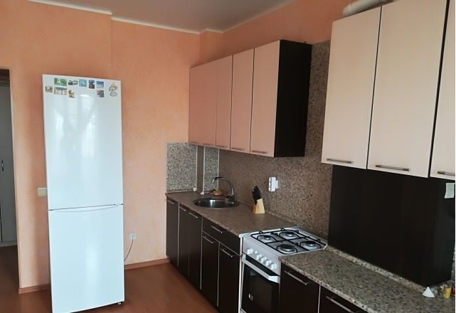 Rent an apartment in Dnipro on the Avenue Bohdana Khmelnytskoho per 5500 uah. 