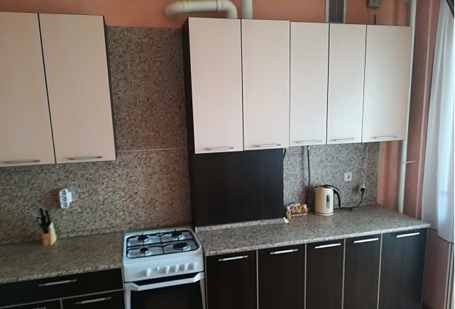 Rent an apartment in Dnipro on the Avenue Bohdana Khmelnytskoho per 5500 uah. 