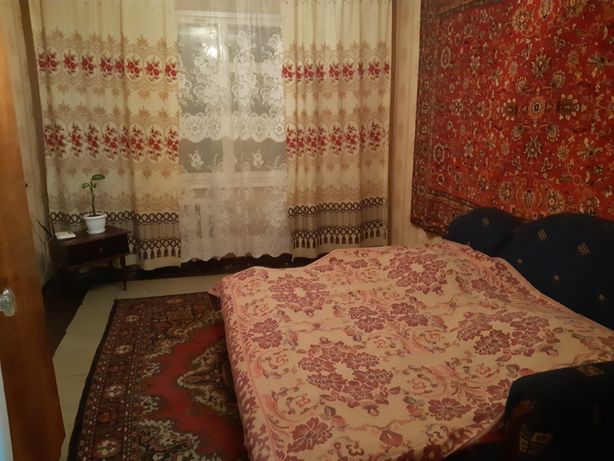 Rent an apartment in Kryvyi Rih on the microdistrict 4-i Zarichnyi per 3000 uah. 