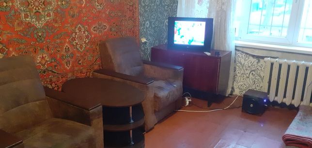 Rent an apartment in Kryvyi Rih on the St. Apostolivska per 4000 uah. 