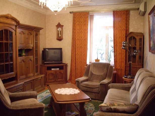 Rent an apartment in Dnipro on the lane Nahirnyi per 12000 uah. 