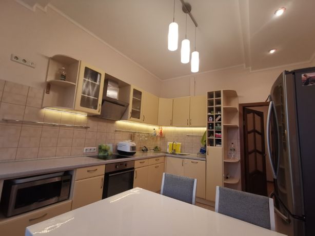 Rent an apartment in Kyiv in Pecherskyi district per $1599 