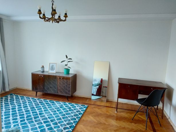 Rent an apartment in Kyiv on the St. Entuziastiv 3 per 12500 uah. 