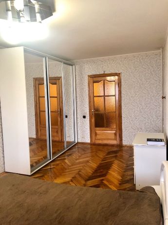 Rent an apartment in Dnipro on the Avenue Metalurhiv 8000 per 8000 uah. 