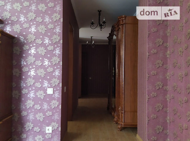 Rent an apartment in Odesa on the St. Serednofontanska per 10000 uah. 