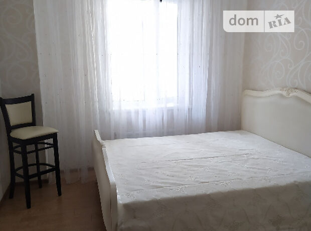Rent an apartment in Odesa on the St. Serednofontanska per 10000 uah. 