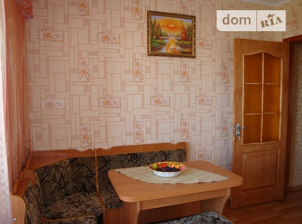 Rent an apartment in Cherkasy on the lane Dniprovskyi per 6500 uah. 